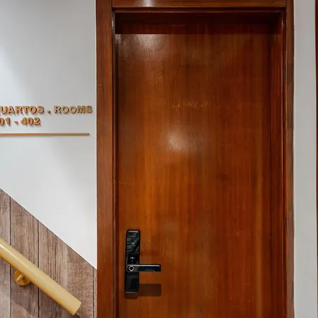 Casa de hóspedes Local House