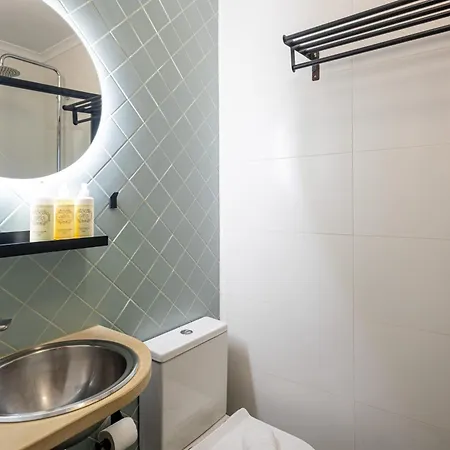 Local House Πανσιόν