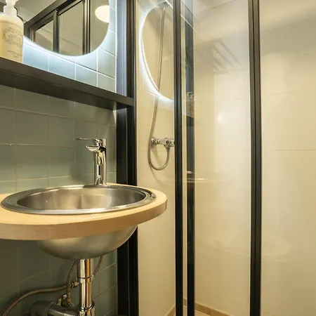 Pensionat Local House 3*