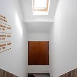 Local House Πανσιόν